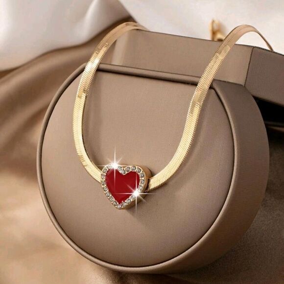 A Snakeskin Chain Heart Set With Rhinestones Oil Drop Pendant - Picture 4 of 6